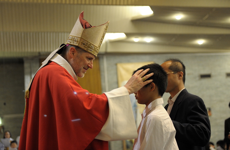 confirmation d'un enfant par l'évêque