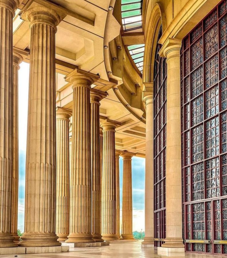 piliers de l'église notre dame de Yamoussoukro en Côte d'Ivoire