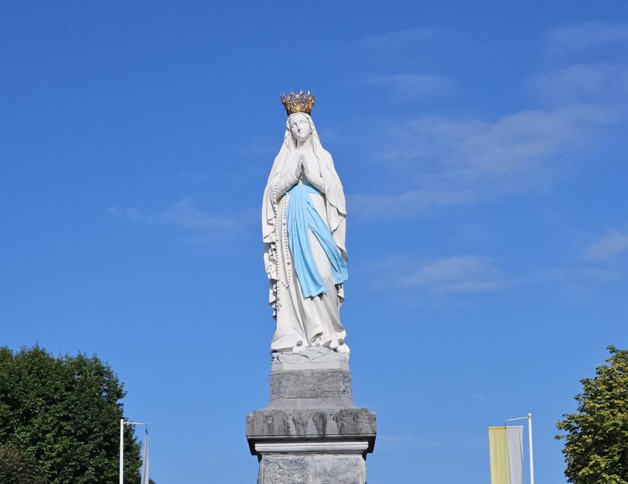 Statue de Lourdes de la vierge Marie