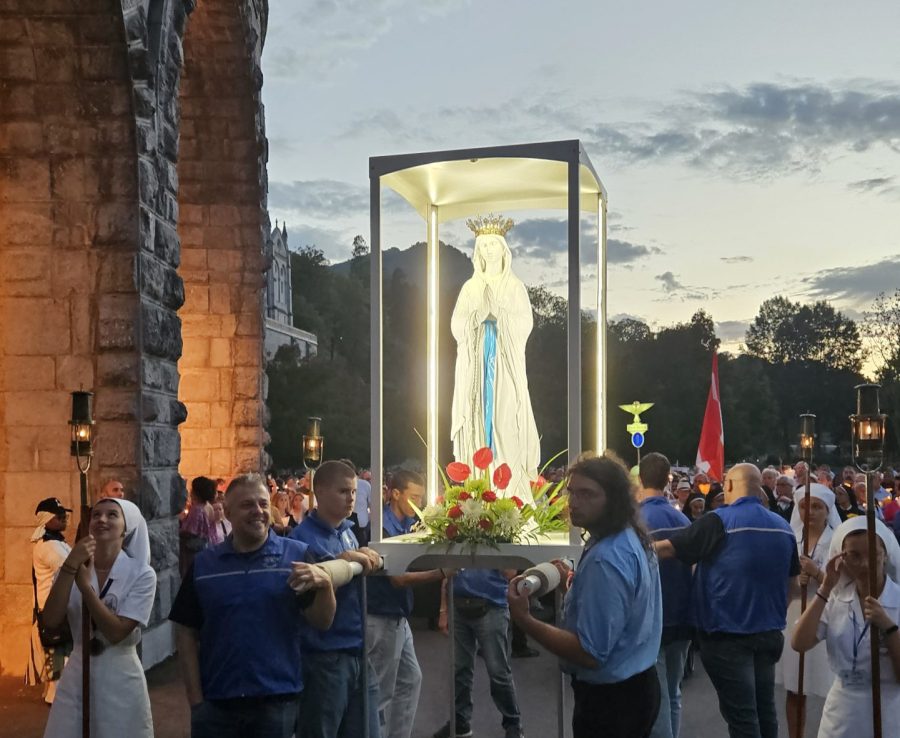 Procession de Lourdes pour l'Assomption